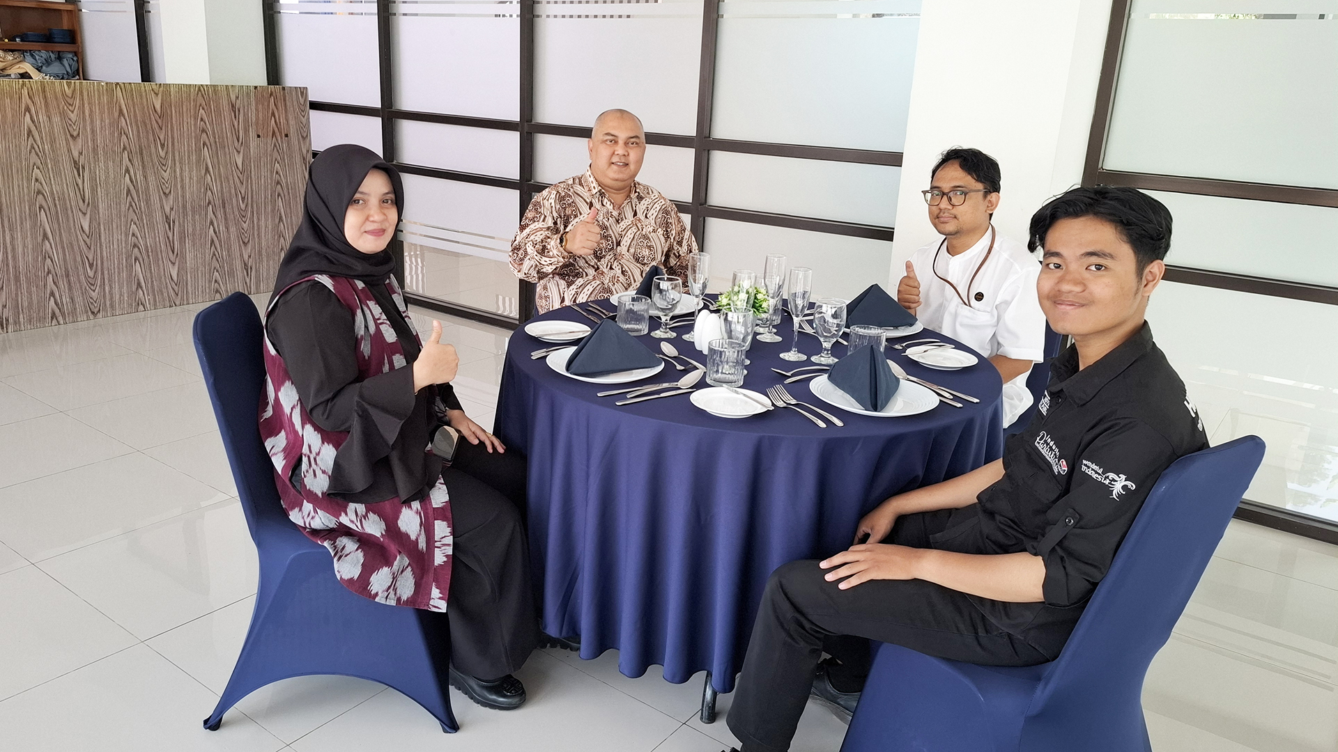 PRODI INDUSTRI PARIWISATA SIAP MELAKSANAKAN PRAKTIK FOOD AND BEVERAGE SERVICE DENGAN PERALATAN YANG LEBIH LENGKAP